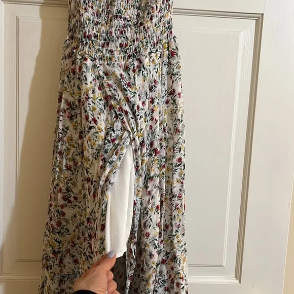 Super cute Olivaceous brand off-shoulder floral dress - Picture 3 of 7